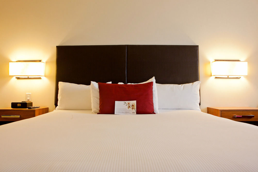 I Hotel And Illinois Conference Center - Σαμπέιν Εξωτερικό φωτογραφία