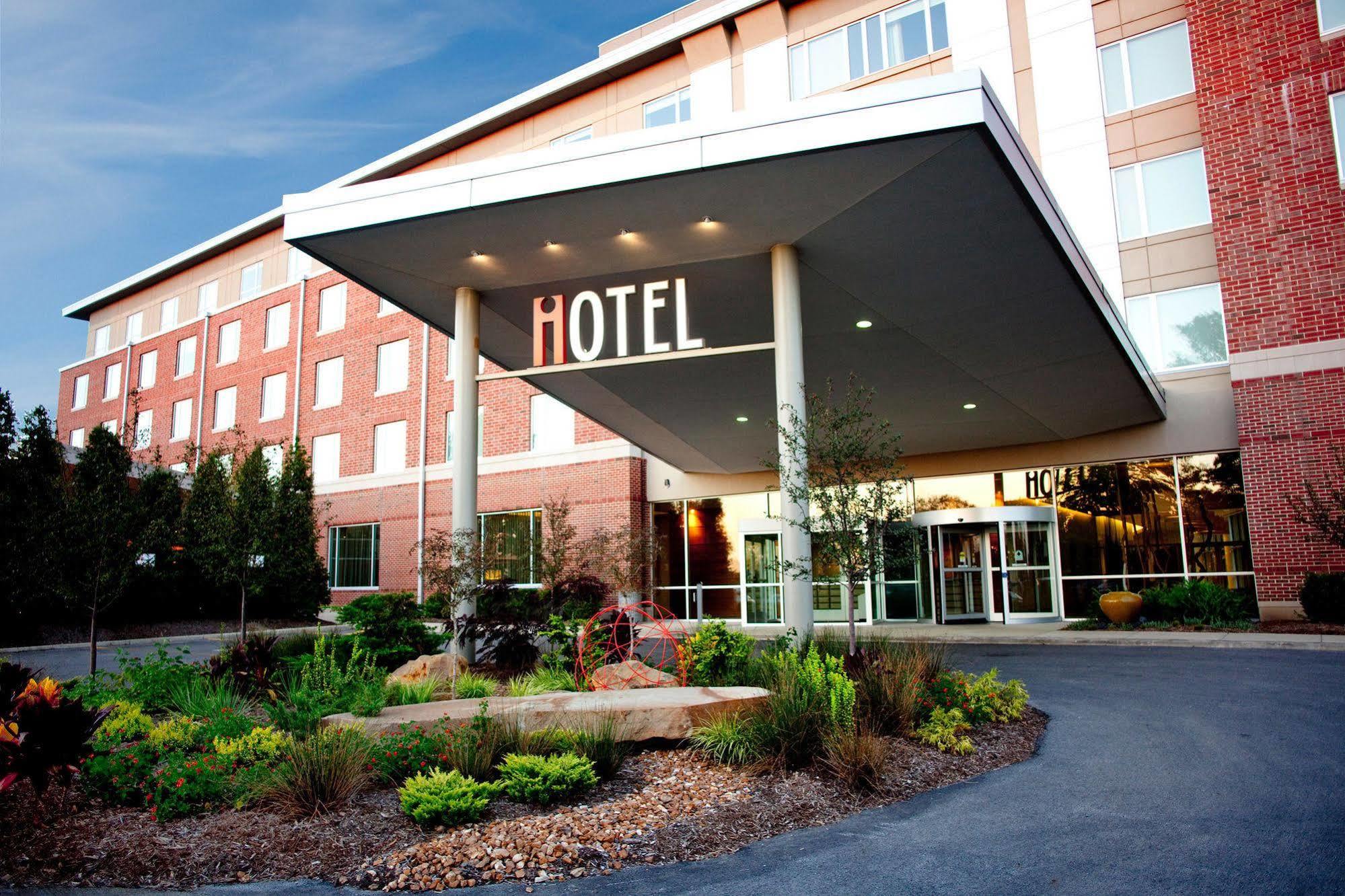 I Hotel And Illinois Conference Center - Σαμπέιν Εξωτερικό φωτογραφία